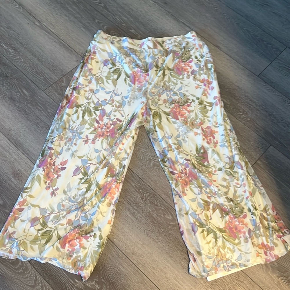 Like new Antthony sheer lined floral pants